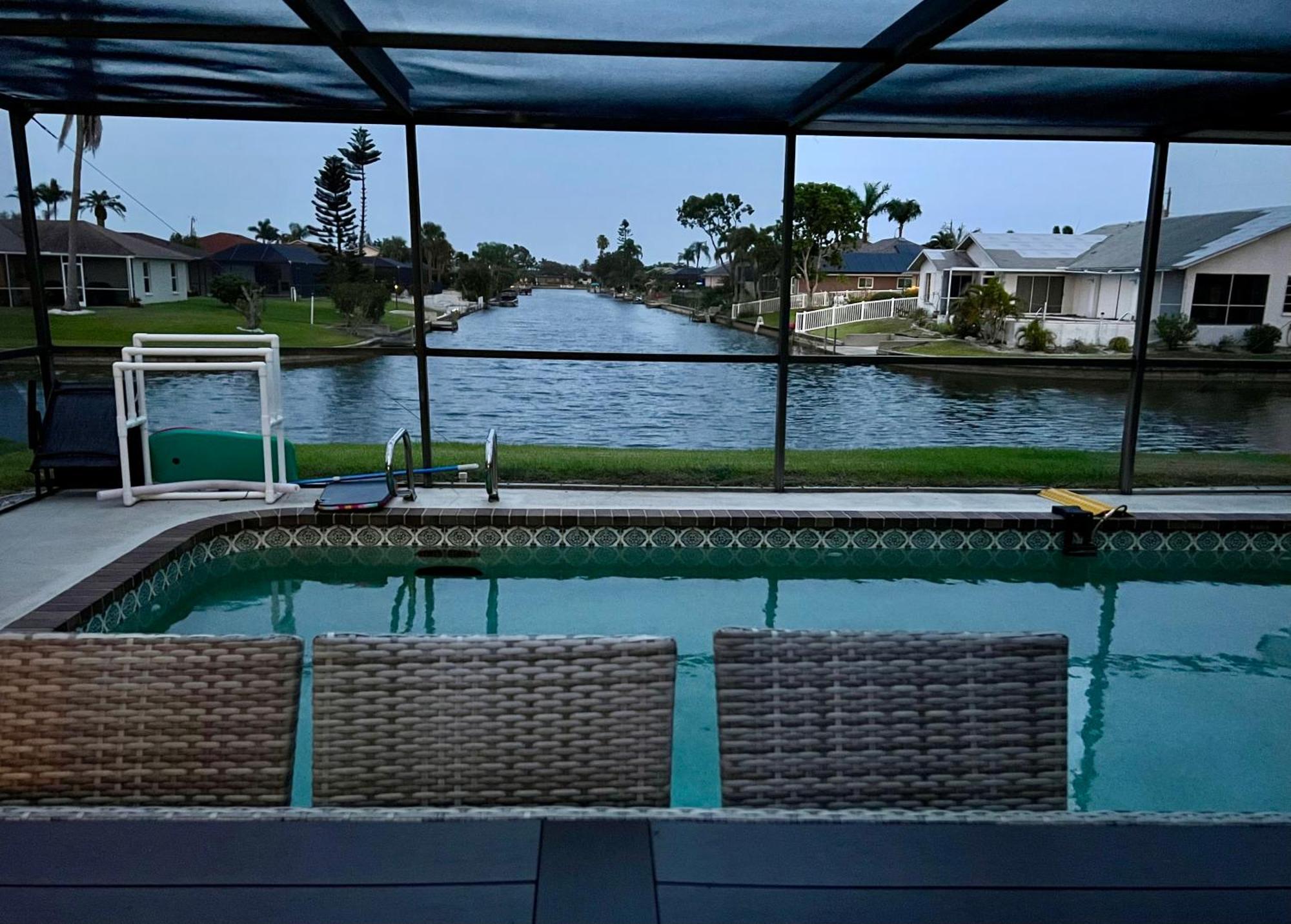 Serenity Waterfront Villa With King Suite, Private Pool, Great Lanai Enclosure And Long Water Views Кейп-Корал Екстер'єр фото
